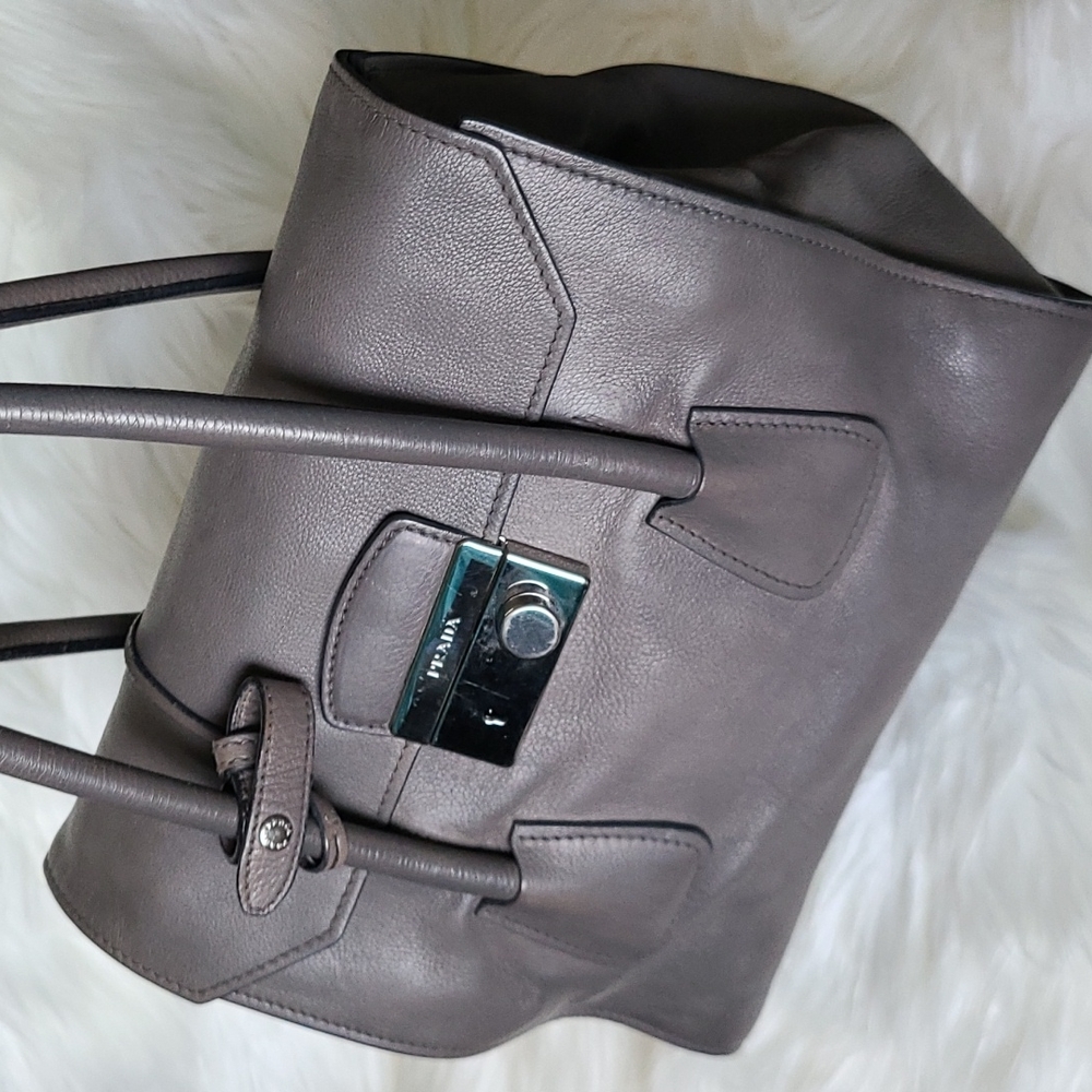 💯 Authentic Prada Handbag 🍀 - Picture 2 of 16